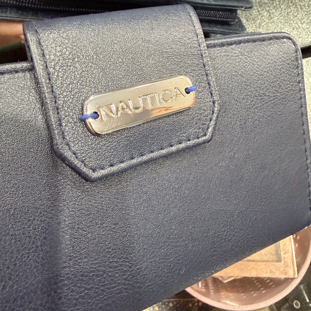 ⭐️⭐️ NWOT ⭐️⭐️Nautica Navy Blue Women's small wallet